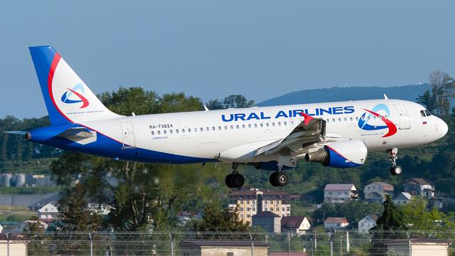 RA-73824:Airbus A320-200:Уральские авиалинии